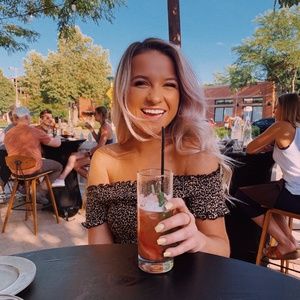 Meet your Posher, Amelia